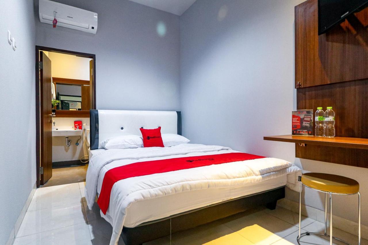 Reddoorz Near Kebon Jeruk Jakarta Ngoại thất bức ảnh