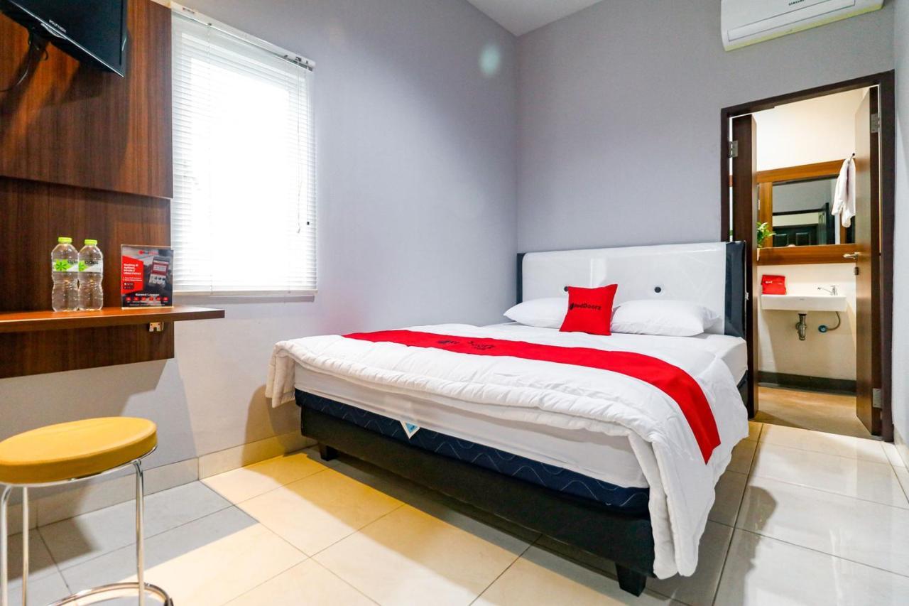 Reddoorz Near Kebon Jeruk Jakarta Ngoại thất bức ảnh