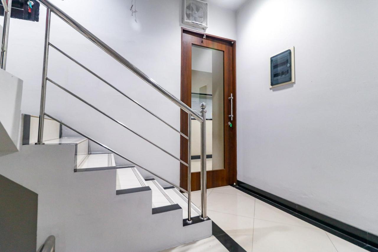 Reddoorz Near Kebon Jeruk Jakarta Ngoại thất bức ảnh