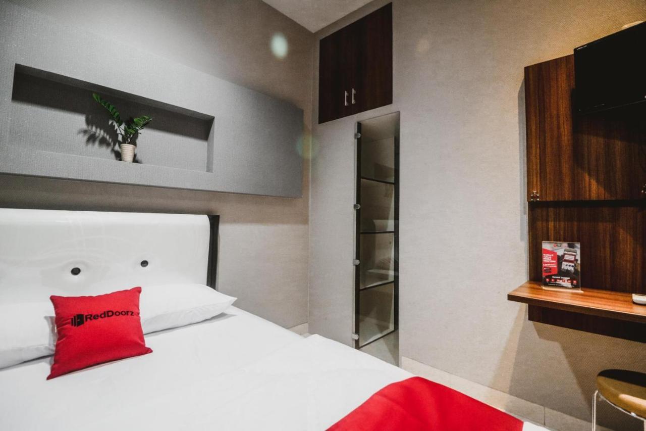 Reddoorz Near Kebon Jeruk Jakarta Ngoại thất bức ảnh