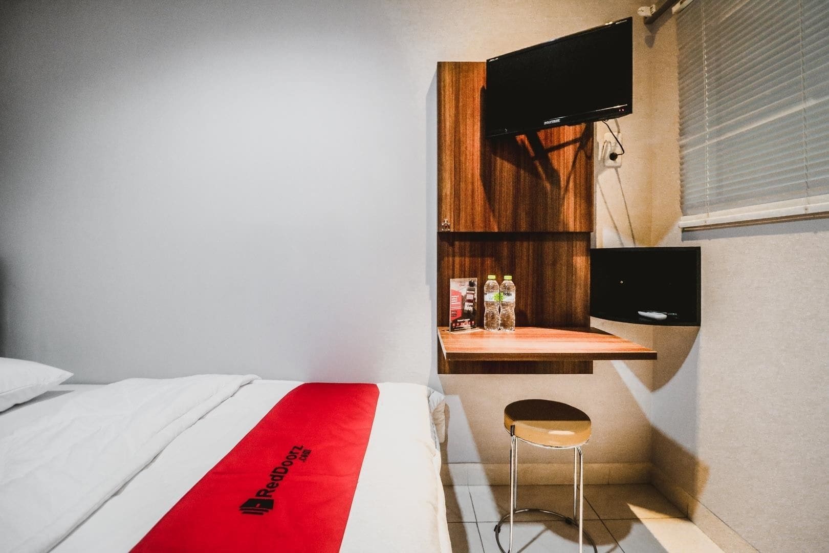 Reddoorz Near Kebon Jeruk Jakarta Ngoại thất bức ảnh
