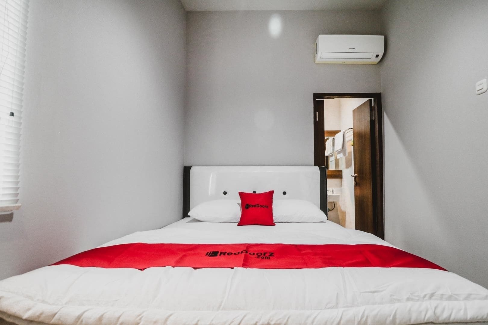 Reddoorz Near Kebon Jeruk Jakarta Ngoại thất bức ảnh